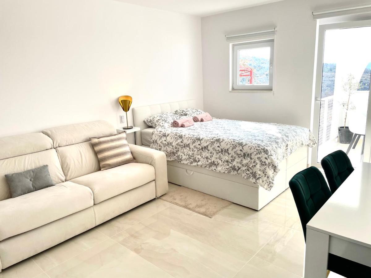 Apartment Vila ** สตินิกา ภายนอก รูปภาพ